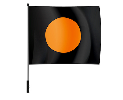 Czarna flaga z pomarańczowym kołem
